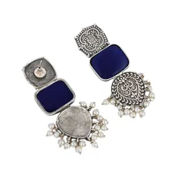 VENI 92.5 Silver-Plated Pearls Beaded Geometric Shaped Oxidised Drop Earrings image 2