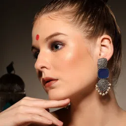 VENI 92.5 Silver-Plated Pearls Beaded Geometric Shaped Oxidised Drop Earrings image 4