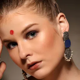 VENI 92.5 Silver-Plated Pearls Beaded Geometric Shaped Oxidised Drop Earrings image 5