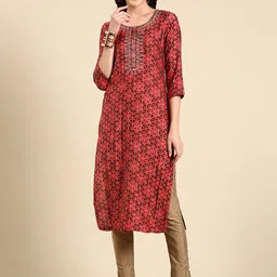SHOWOFF Geometric Printed Thread Work Chanderi Silk Kurta-image-0