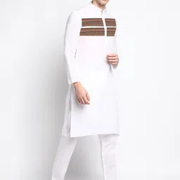 DEVOILER Ethnic Motifs Printed Mandarin Collar White Romance Kurta With Pyjama image 3