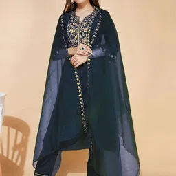 Mitera Floral Embroidered Regular Thread Work Kurti with Trousers & With Dupatta image 4