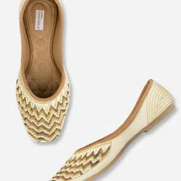 DESI COLOUR Woman Gold-Toned Ethnic Mojaris Flats-image-2