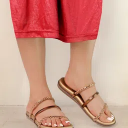 Monrow Women Open Toe Flats-image-71