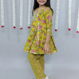 Ka-mee Girls Flral Printed Pure Cotton Kurta with Pyjamas & With Dupatta image 5