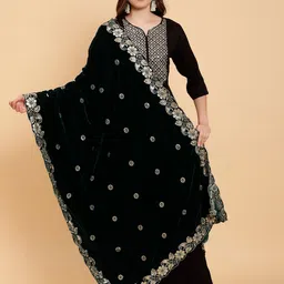 Moda Chales Embroidered Velvet Dupatta with Sequinned-picture-32