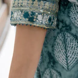 Anouk Floral Embroidered Empire Thread Work Pure Cotton Kurta with Trousers & Dupatta image 3