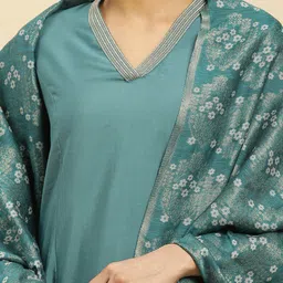 W V-Neck Kurta With Trousers & Dupatta image 2