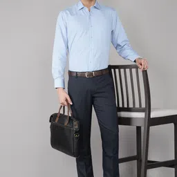 van heusen Men Regular Fit Solid Spread Collar Formal Shirt image 2