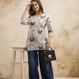 surhi Women Printed Cotton Blend Straight Kurta image 5