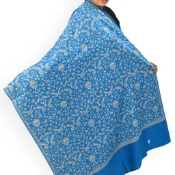 Vrinde Women Paisley Printed Shawl image 5