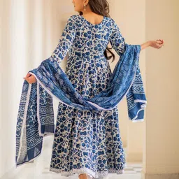 rudrama Women Viscose Rayon Kurta Pant Dupatta Set image 2