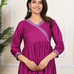 labaniya Women Solid, Embroidered Viscose Rayon Anarkali Kurta image 4