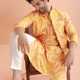KISAH Men Ombre Printed Paisley Kurta Jacket with Trouser image 3