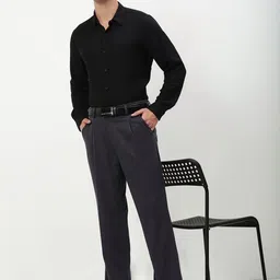 SHOWOFFFF Men Comfort Low-Rise Pleated Trousers image 5