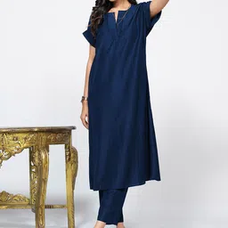 Sangria Round Neck Kurta Set image 4