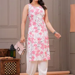 Maquien Women Floral Printed Regular Kurta with Harem Pants image 2