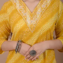 Saro Jaipur Women Bandhani Printed Cotton Kurta with Trousers & Dupatta image 5