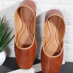 sneakers villa Women Textured Mojaris Flats-image-56