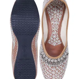 DFR Women Mojaris Flats image 2