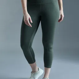 SG Women Cropped-Length Sports Tights-image-31