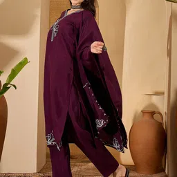 Sangria Floral Embroidered Thread Work Pure Silk Straight Kurta & Trousers With Dupatta image 4