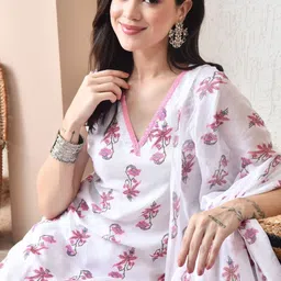 HERE&NOW Women Floral Printed Regular Pure Cotton Kurta with Trousers & With Dupatta image 3