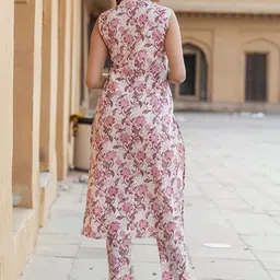 LE Women Printed Pure Cotton Kurta with Harem Pants image 3