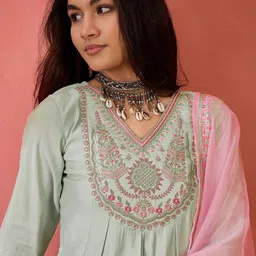 Sangria Floral Embroidered V-Neck Pleated Sequinned Kurta With Trousers & Dupatta-picture-12