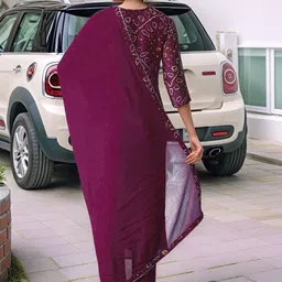 Aaghnya Women Bandhani Printed Kurta with Trousers & Dupatta image 3