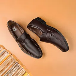 Woakers Men Round Toe Slip-On Formal Shoes-image-69