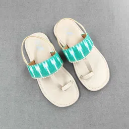 THE MADRAS TRUNK Kids Kolhapuri Printed One Toe Flats With Backstrap-picture-32