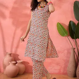 InWeave Women Floral Printed Regular Kurta with Trousers image 3