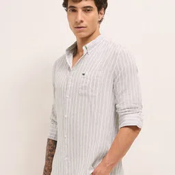THE BEAR HOUSE Men Slim Fit Vertical Striped Button-Down Collar Casual Shirt image 2