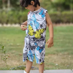 YK Kids Graphic Printed T-shirt With Shorts image 5