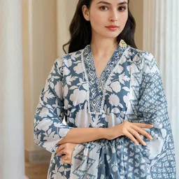 SKYLEE Women Floral Printed Kurta with Trousers & Dupatta image 4