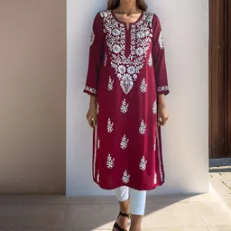 Elaasa Floral Embroidered Notch Neck Chikankari Straight Kurta-picture-23