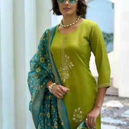 MOJILAA Women Floral Yoke Design Regular Beads and Stones Kurta with Trousers & With Dupatta image 4