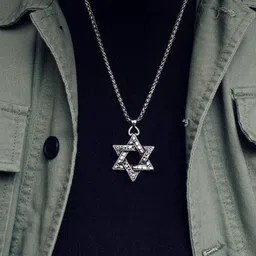 kazare Unisex Star Shaped Pendant With Chain image 2