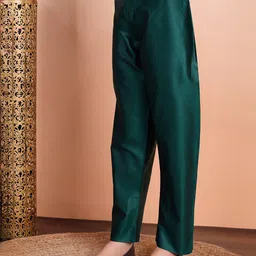 VISHNU WEAVES Women Solid Kurta with Trousers & Dupatta image 2