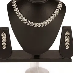 Women Click Artificial Stone-Studded Jewellery Set image 1