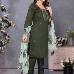 HB VENTURE Women Ethnic Motifs Embroidered Regular Thread Work Chanderi Silk Kurta with Trousers & With image 5