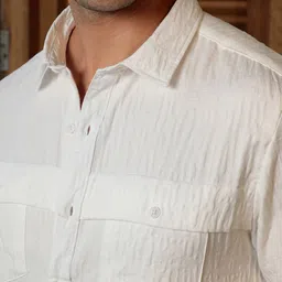 Campus Sutra Men Comfort Fit Solid Spread Collar Casual Shirt image 3