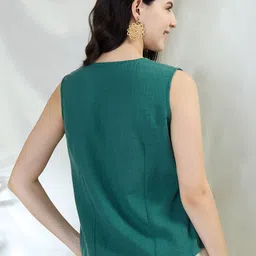 DRAPE AND DAZZLE V Neck Sleeveless Ties-Up Top image 4