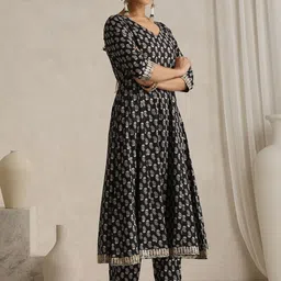 Khushal K Women Floral Printed Regular Pure Cotton Kurta with Palazzos & With Dupatta image 5