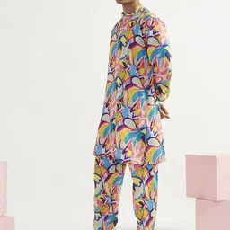 VASTRAMAY Abstract Printed Mandarin Collar Crepe Straight Kurta with Trousers image 4