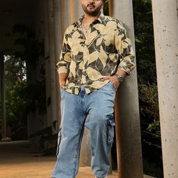 Instafab Plus Men Comfort Fit Floral Printed Spread Collar Casual Shirt-picture-18