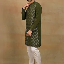 House of Pataudi Men Geometric Printed Festive Straight Kurta image 3
