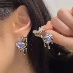 AKISON JEWELS Women Heart Shaped Studs Earrings image 4