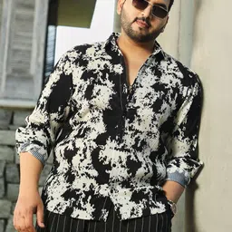 Instafab Plus Men Comfort Opaque Casual Shirt image 3